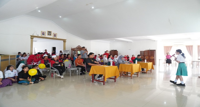 Maxim goes to SMKN 8 Medan. English speech competition